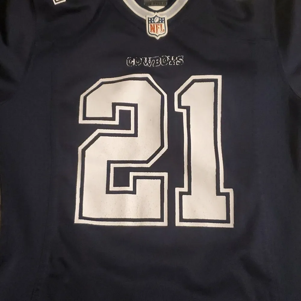 Nike Dallas Cowboys jersey featuring Ezekiel Elliott and his number 21 Size‎ 7/8